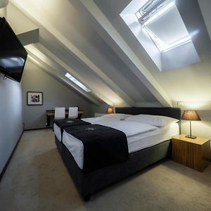 Camera standard con letto king size